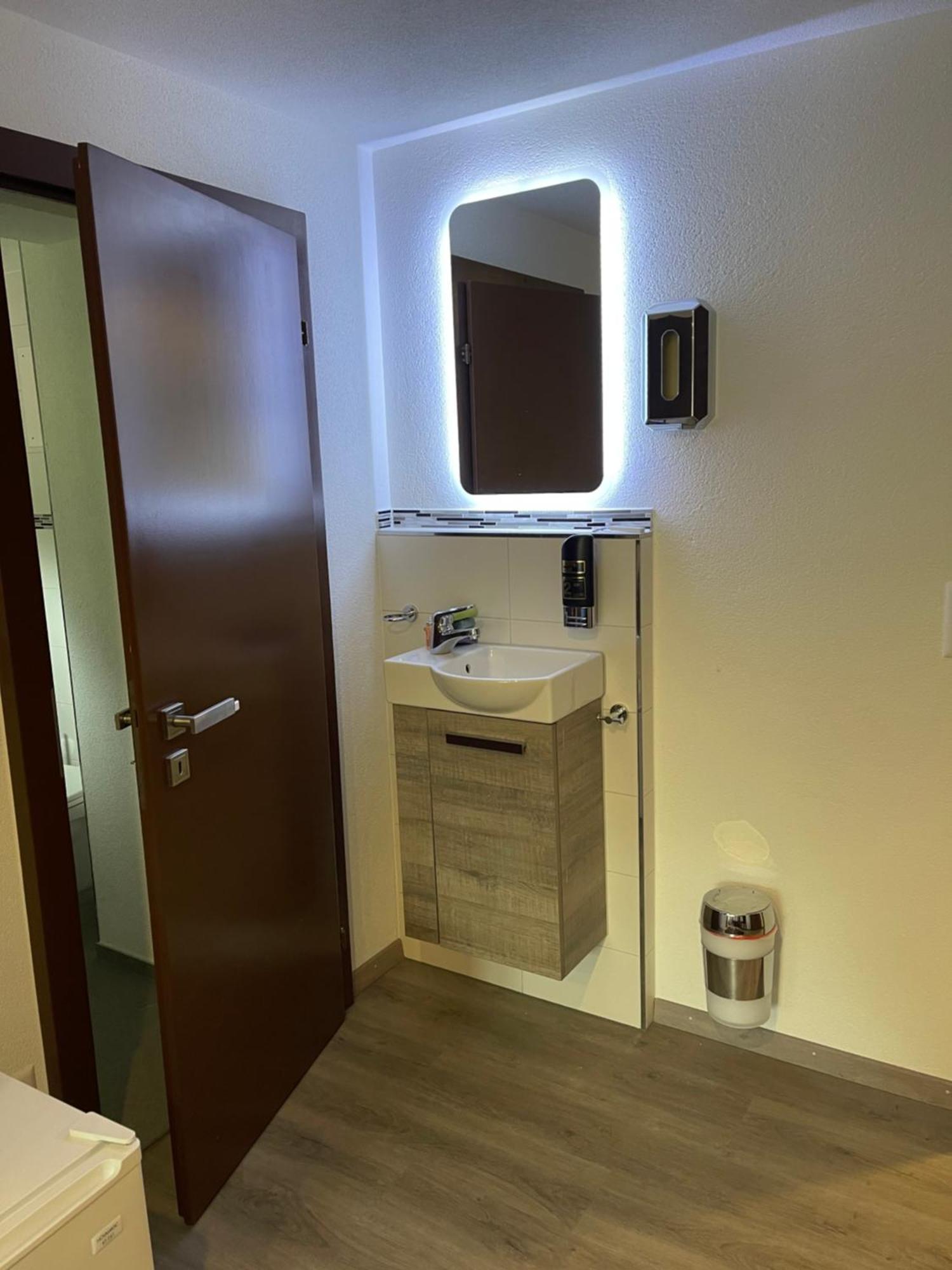Hotel Haus Alpenhof à Wassen Extérieur photo